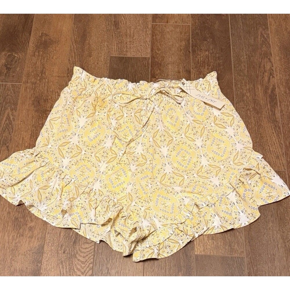 She + Sky Yellow Floral Shorts NWT Lined Elastic Waist Size Large